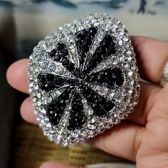 Vintage Chunky Hinge / Clamper Dome Bracelet with Black Clear Crystal … - Picture 3 of 8